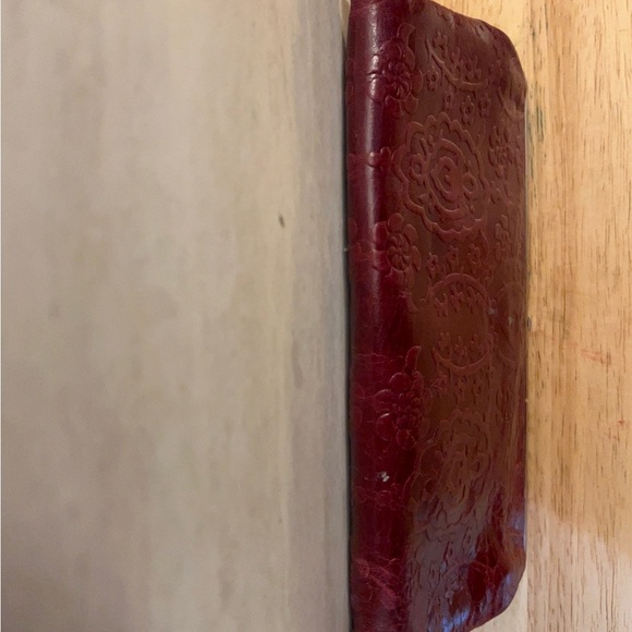 HOBO Lauren Tooled Leather KISS Lock Clasp Floral Embossed Clutch - Picture 4 of 10